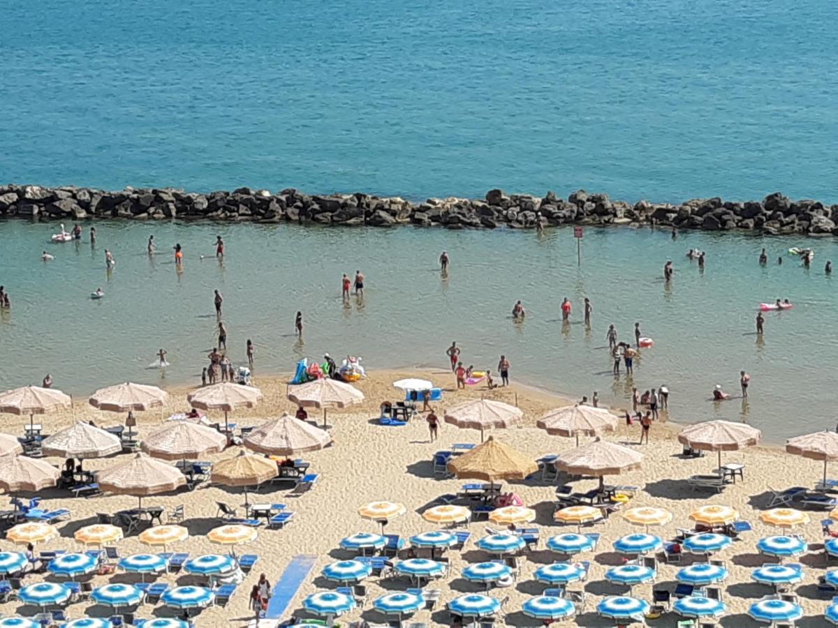 Appartement La Terrazza Sul Mare à Montesilvano Marina Extérieur photo