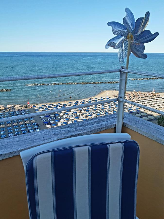 Appartement La Terrazza Sul Mare à Montesilvano Marina Extérieur photo