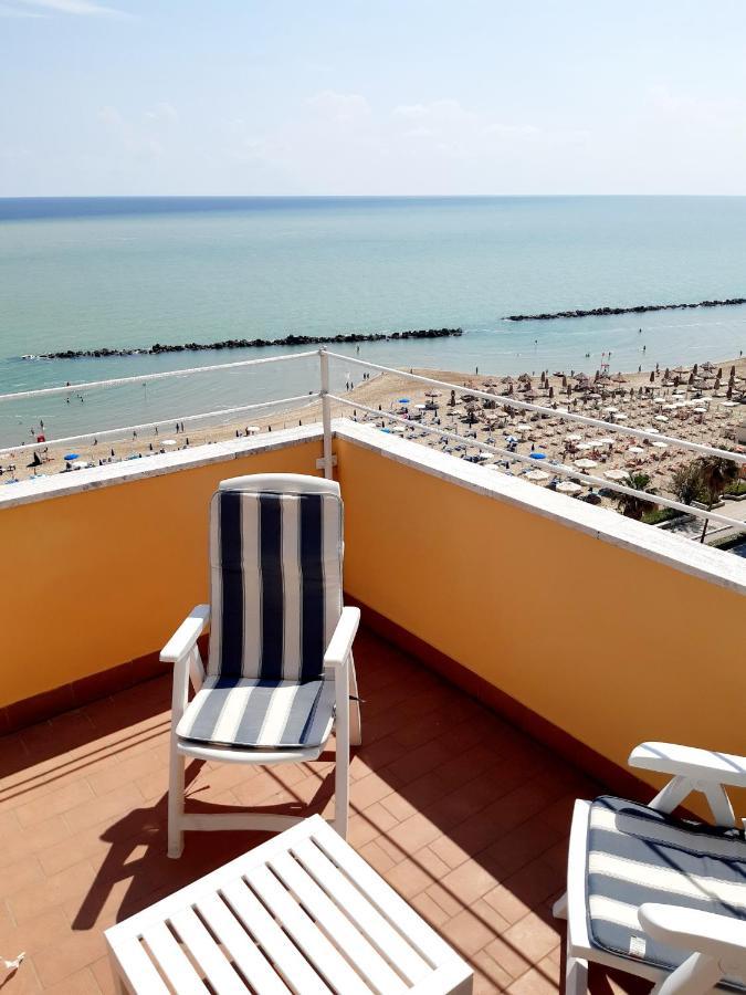 Appartement La Terrazza Sul Mare à Montesilvano Marina Extérieur photo